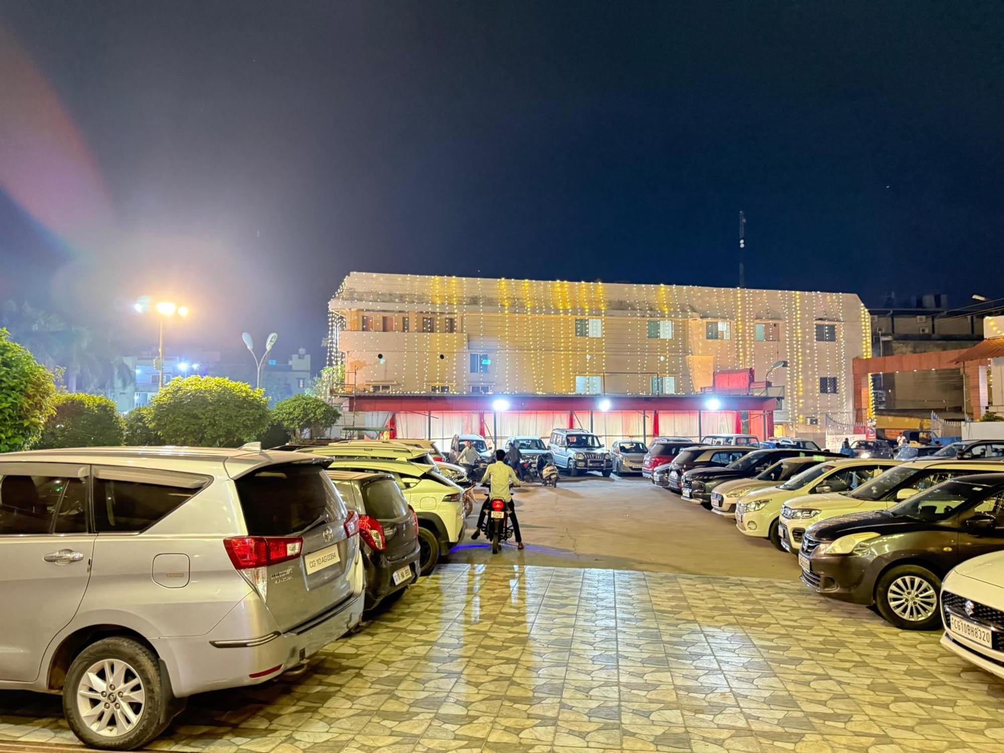 Hotel Emperor Paradise Bilāspur Exterior foto